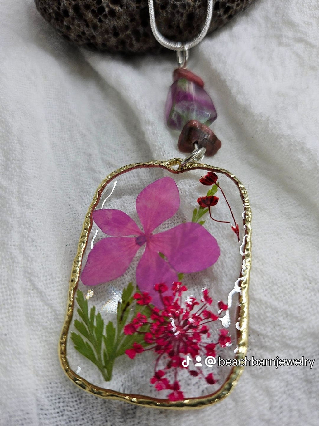 Natural Dried Flower  Fluorite Stone Pendant Necklace with Durable Stainless Steel Chain for Nature Lovers Bohemian Jewelry