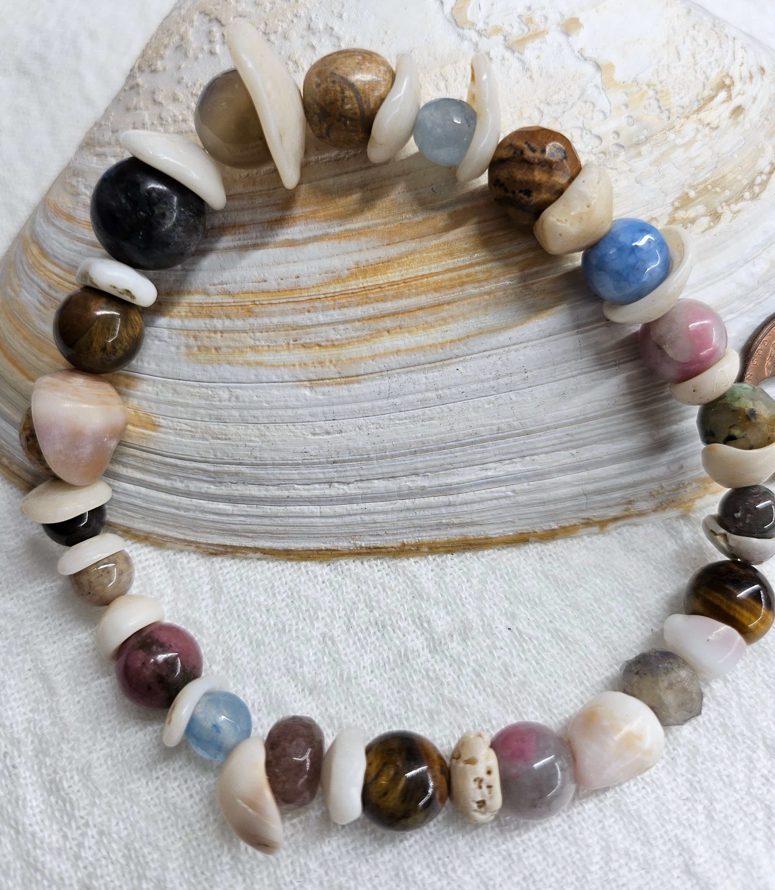 Natural Multi-Stone  Hawaiian Puka Shell Stretch Bracelet for Beach Vibes Summer Style  Everyday Wear - Perfect Accessory for Laid-Back