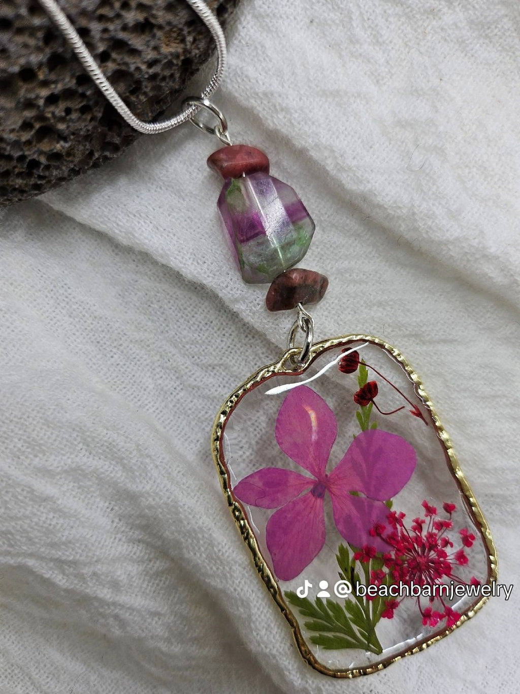 Natural Dried Flower  Fluorite Stone Pendant Necklace with Durable Stainless Steel Chain for Nature Lovers Bohemian Jewelry