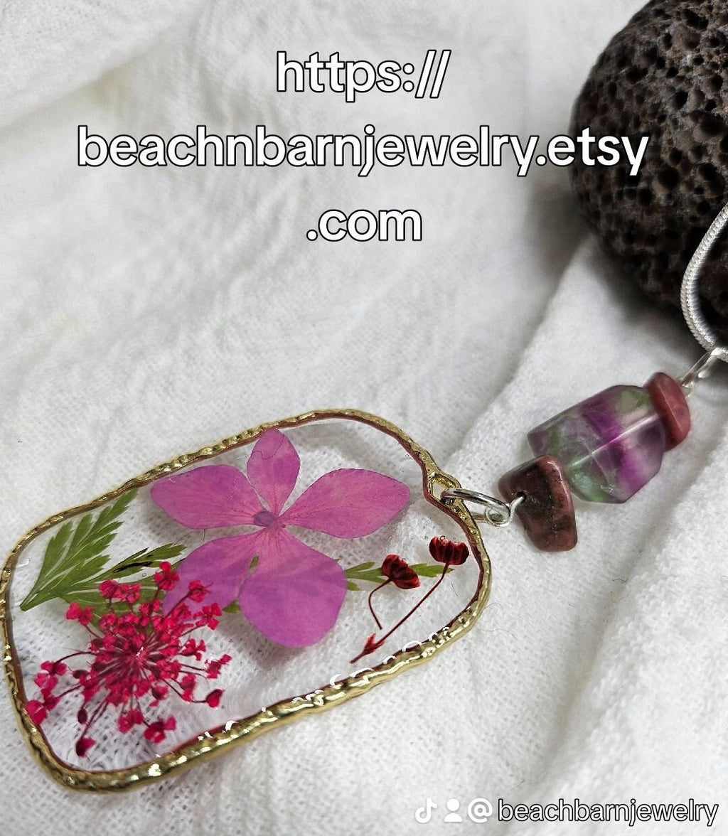 Natural Dried Flower  Fluorite Stone Pendant Necklace with Durable Stainless Steel Chain for Nature Lovers Bohemian Jewelry