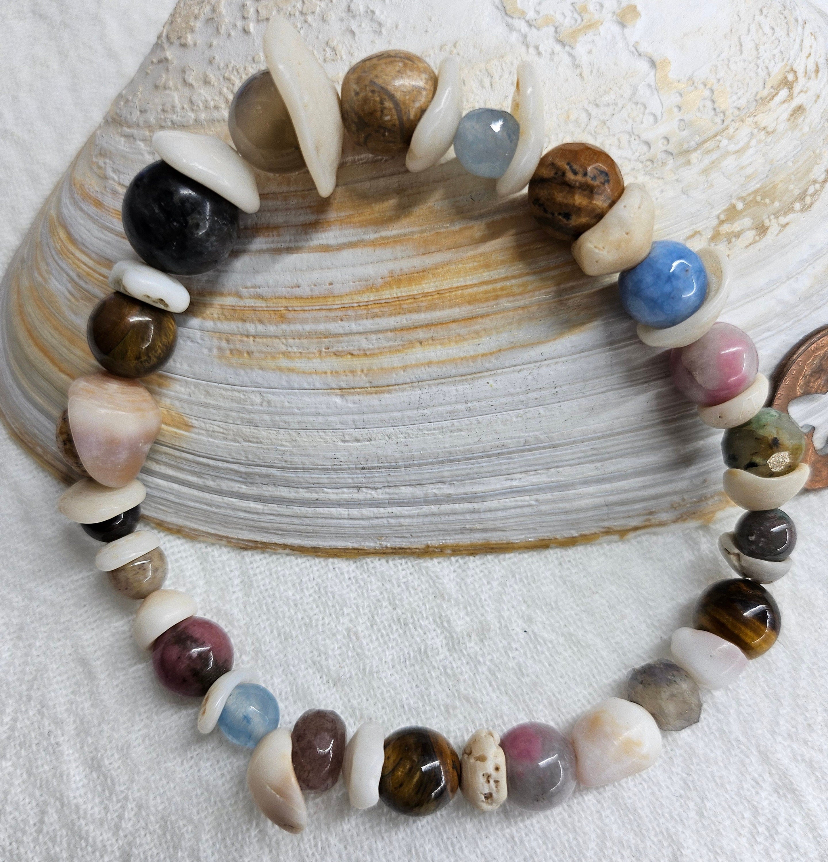 Natural Multi-Stone  Hawaiian Puka Shell Stretch Bracelet for Beach Vibes Summer Style  Everyday Wear - Perfect Accessory for Laid-Back