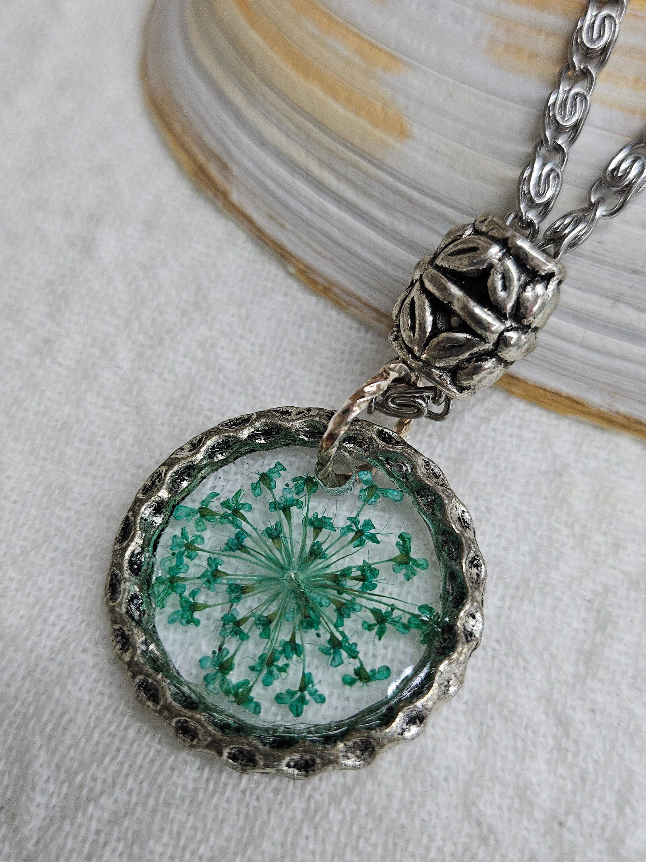 Handcrafted Dried Flower Pendant Necklace - Mini Botanical Garden Jewelry for Nature Lovers - Unique Floral Accessory