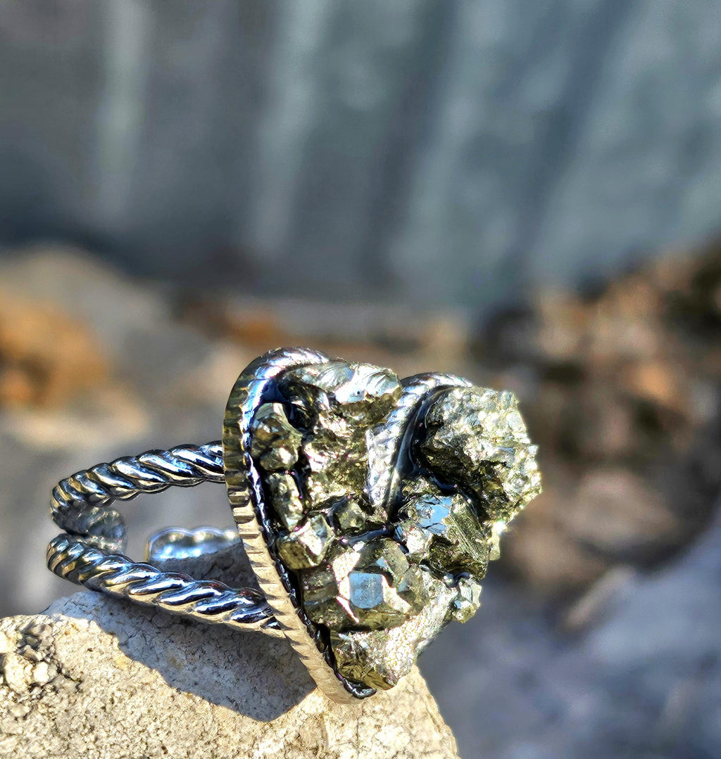 Adjustable Pyrite Nugget Ring with Stainless Steel Band - Dazzling Gold-Like Sparkle for Unique Style